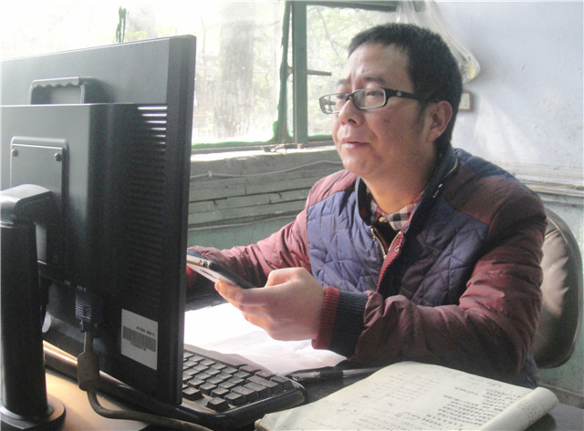 2廖明志在认真学习.JPG