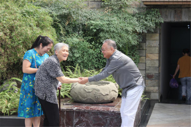哈哈体育集团举行“欢迎老朋友老员工回家”参观访问活动168.jpg