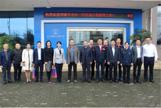 自贡市长何树平一行莅临中汽成都配件公司参观考察(1)1609.jpg